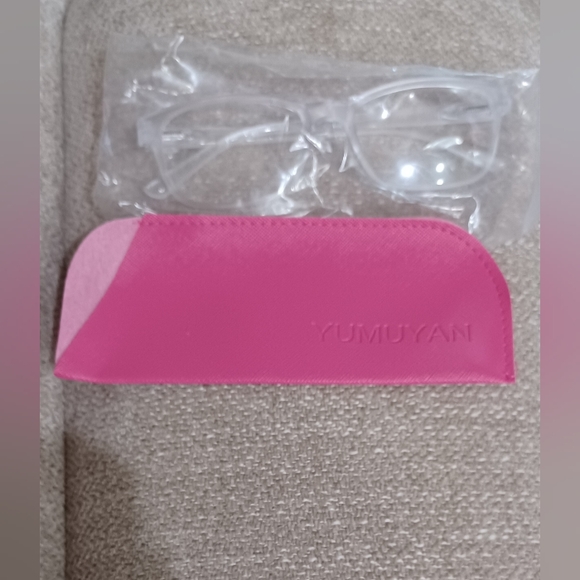 COMPUTER READERS.(0.0) - Picture 1 of 2